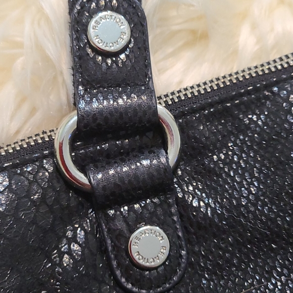 Kenneth Cole Reaction Bag - Picture 7 of 9